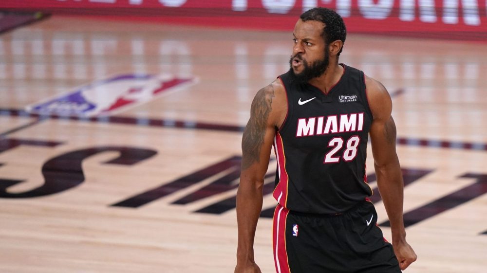 围的加持下 围的加持下