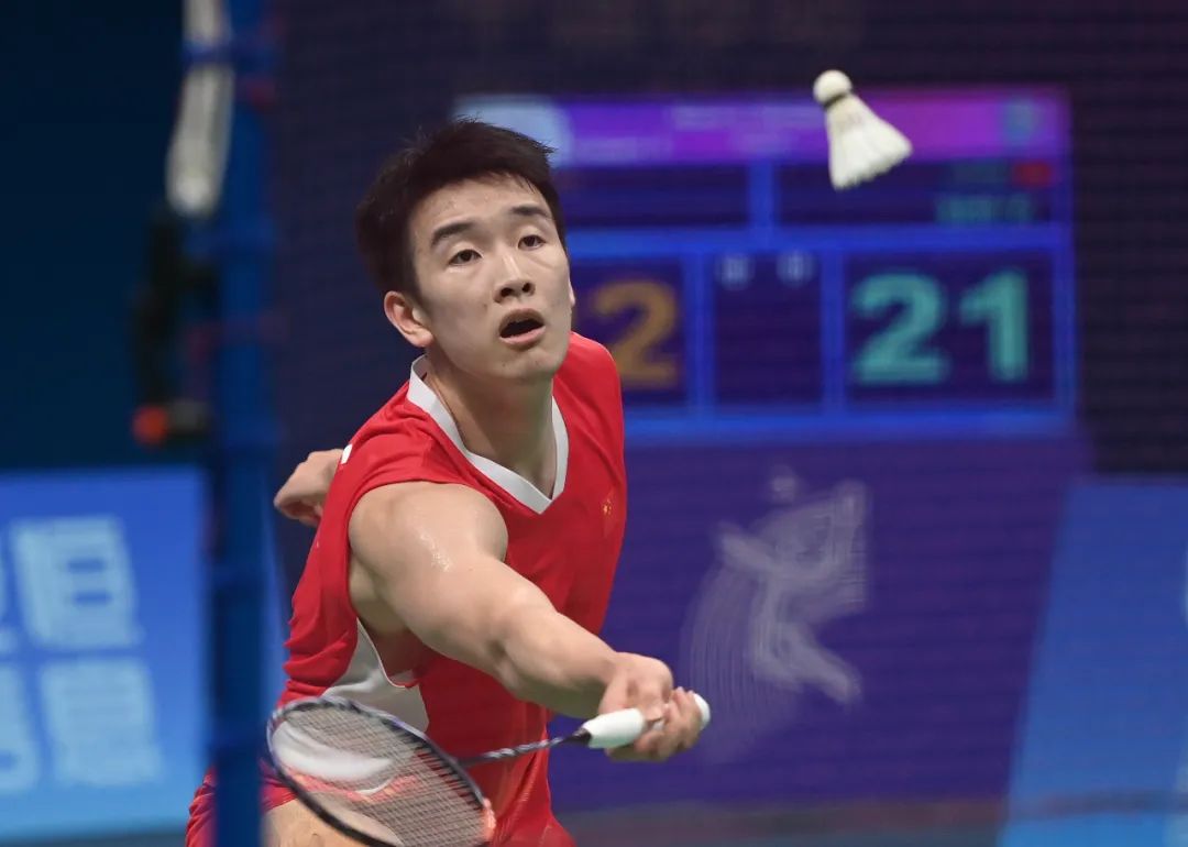 地通过中场 地通过中场